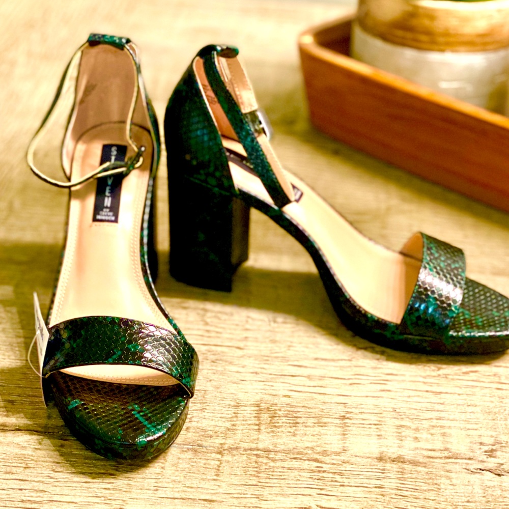 • NWT • STEVEN Steve Madden Vino Snakeskin Sandal
